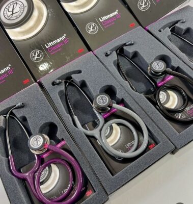 Ống nghe Hippocrates vs Littmann: Cái nhìn toàn diện